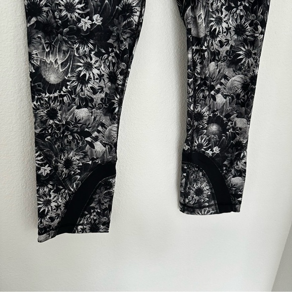 Lululemon Run Inspire Crop Leggings Flowabunga Floral Black Gray Size 6 Women’s - Picture 4 of 9